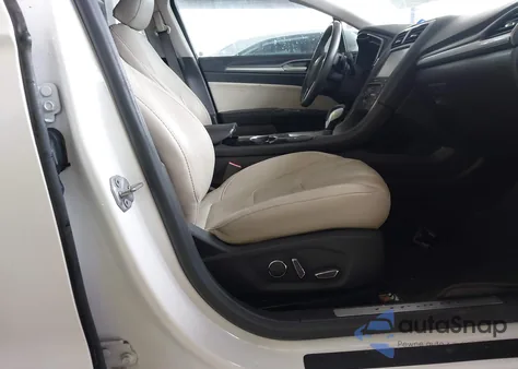 2016 Ford Fusion Titanium z USA, uszkodzony, nr VIN 3FA6P0K92GR201660